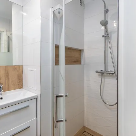 Kolobrzeg Apartament Towarowa By Renters Apartment *